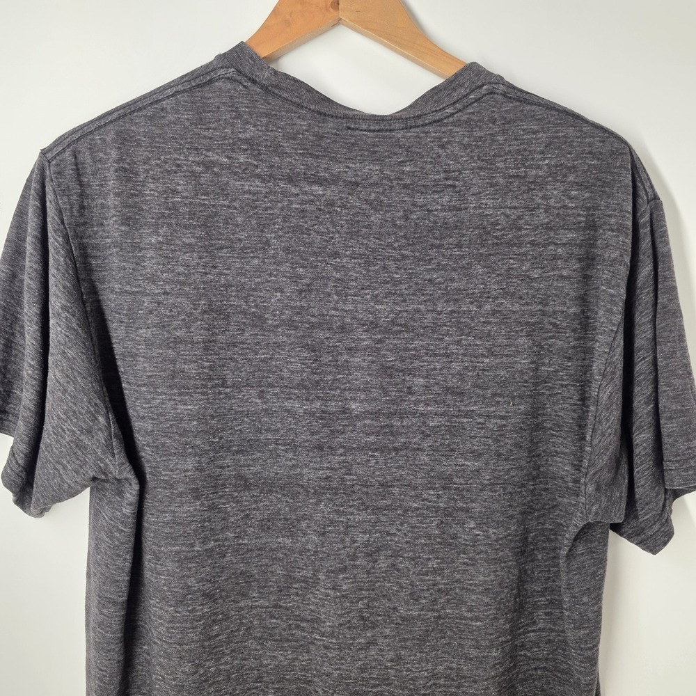 Queen Band Graphic T Shirt Mens Large Charcoal Gray Crest Logo Rock Tee - Picture 4 of 11